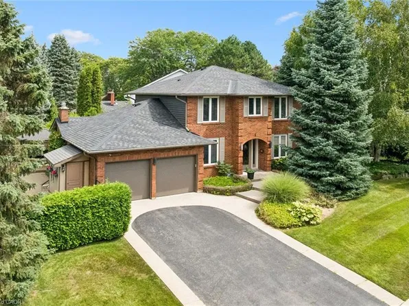 1 Chatterson Dr, Hamilton, ON L9G 1B6