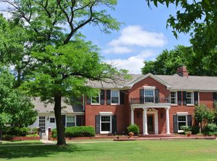 1809 Drury Ln, Nichols Hills, OK 73116