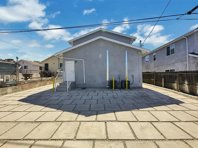 2769 Marengo St #3 — Photo 23
