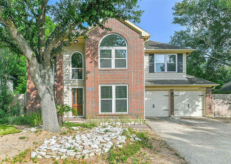 1st image of 2207 Saint James Pl