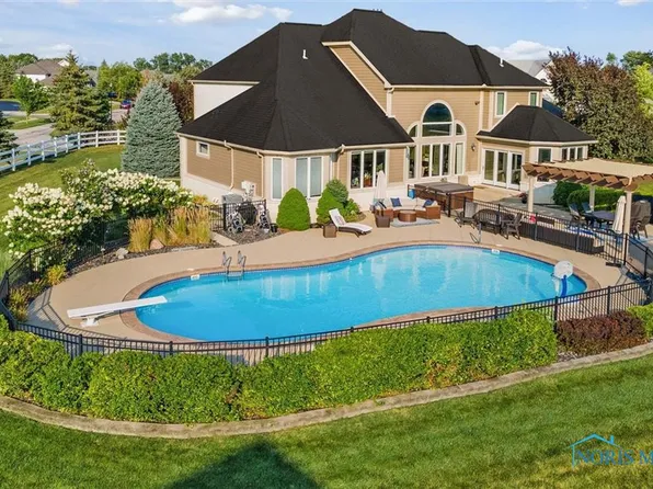 5657 Country Lake Ct, Sylvania, OH 43560