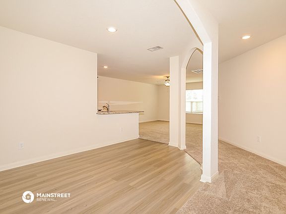4th image of 21067 Titian Dr