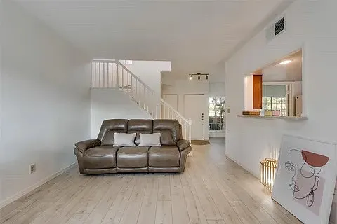 2402 Northlake Ct — Photo 8