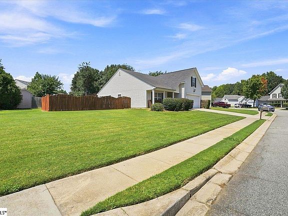 3rd image of 18 Buckhead Ln