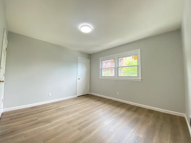 105 Burgher Ave #1R — Photo 10