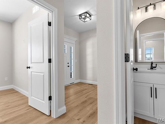 5th image of 908 Half Moon Ln