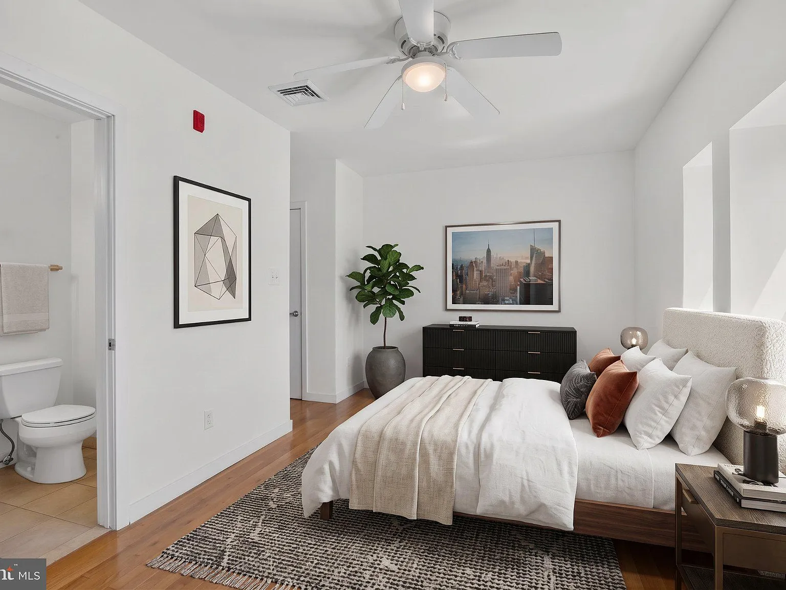 2 bed, 2.0 bath, 2688 sqft, $1,895 — Photo 2