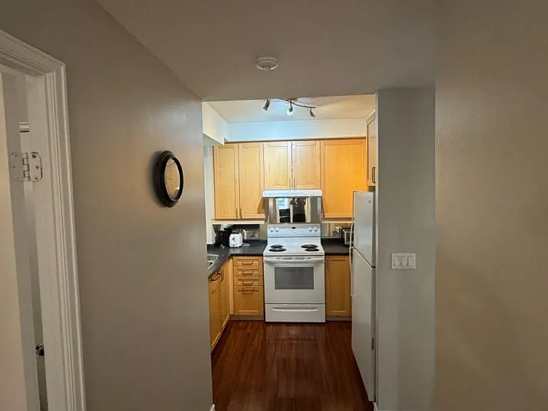 55 Bloor St E #702 — Photo 9