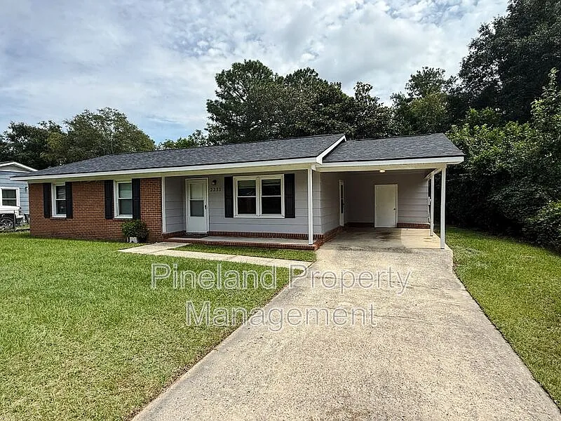 3 bed, 1.5 bath, 1100 sqft, $1,375 — Photo 2