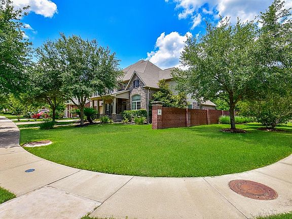 Angle from the corner with amazing curb appeal.