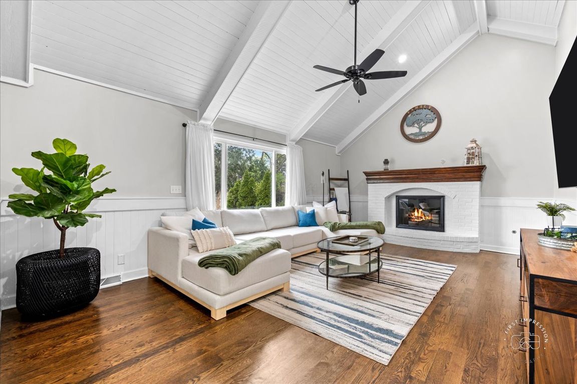 17-Family Room 2
