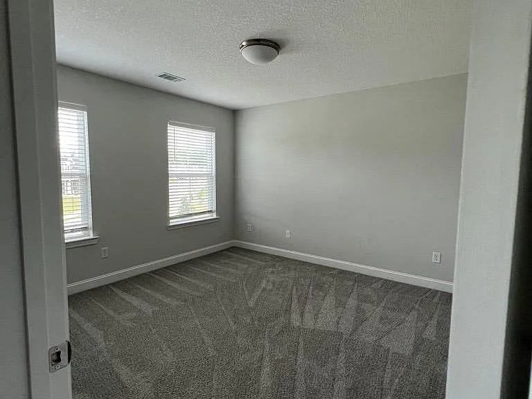 423 Fairview Cir — Photo 17