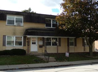 7515 Country Ln APT 1W, Darien, IL
