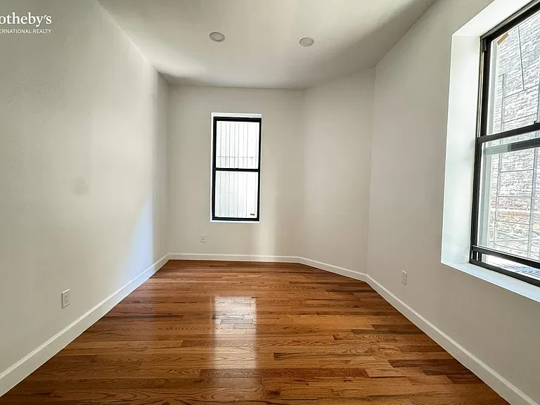 200 Claremont Ave #4 — Photo 12