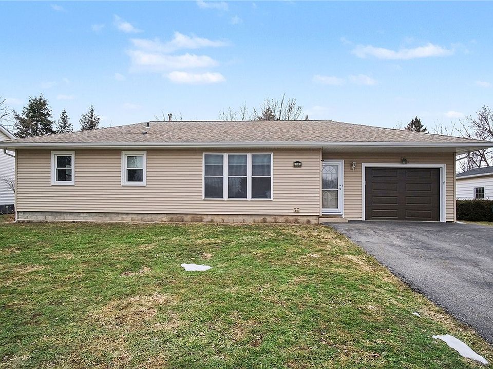 1st image of 32 Tandoi Dr