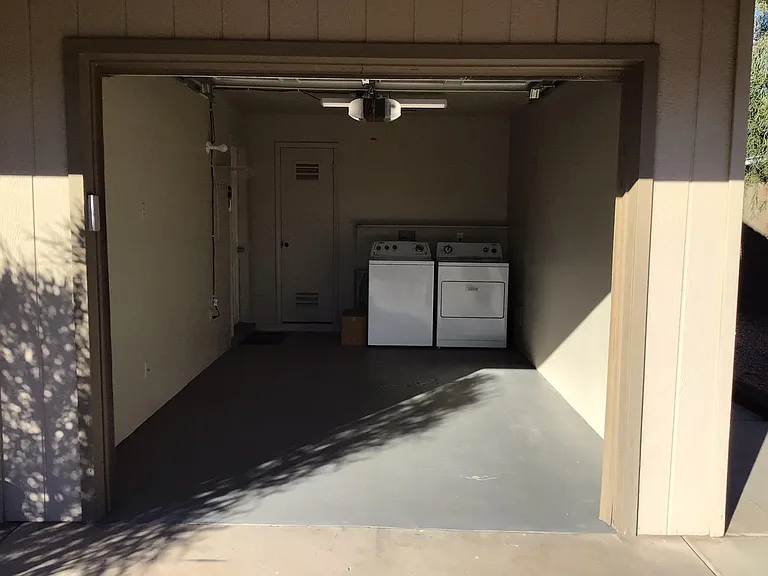 1646 N Daffodil St — Photo 24