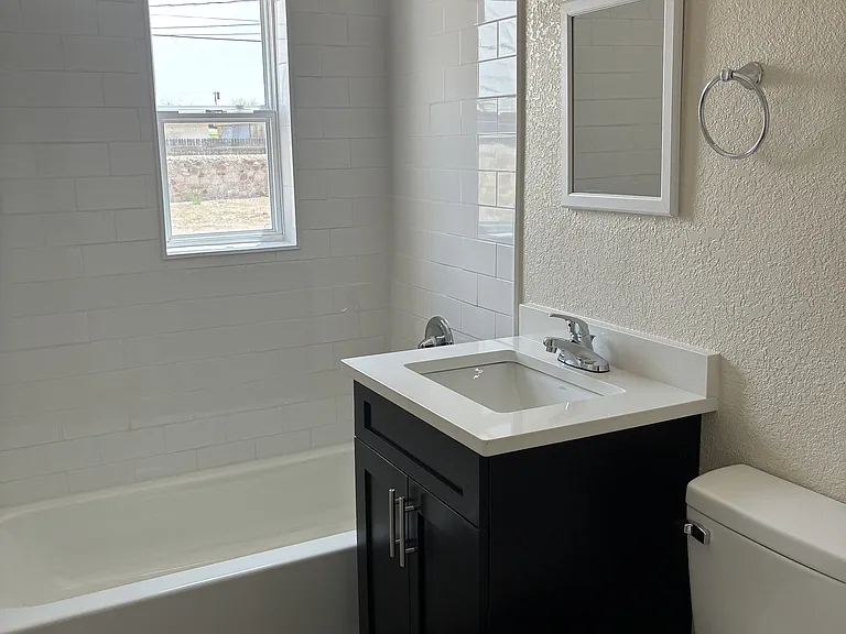 608 Barcelona Dr — Photo 15