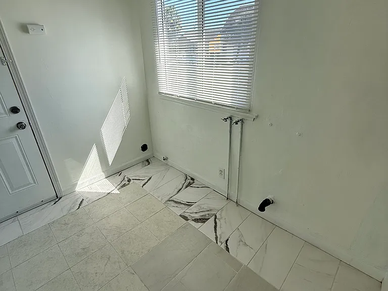927 W Gage Ave #1 — Photo 4