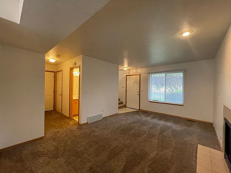 3115 E 44th Ave — Photo 13