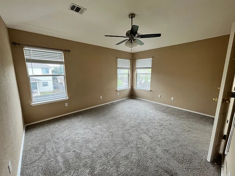 11313 Dodge Cattle Dr — Photo 5