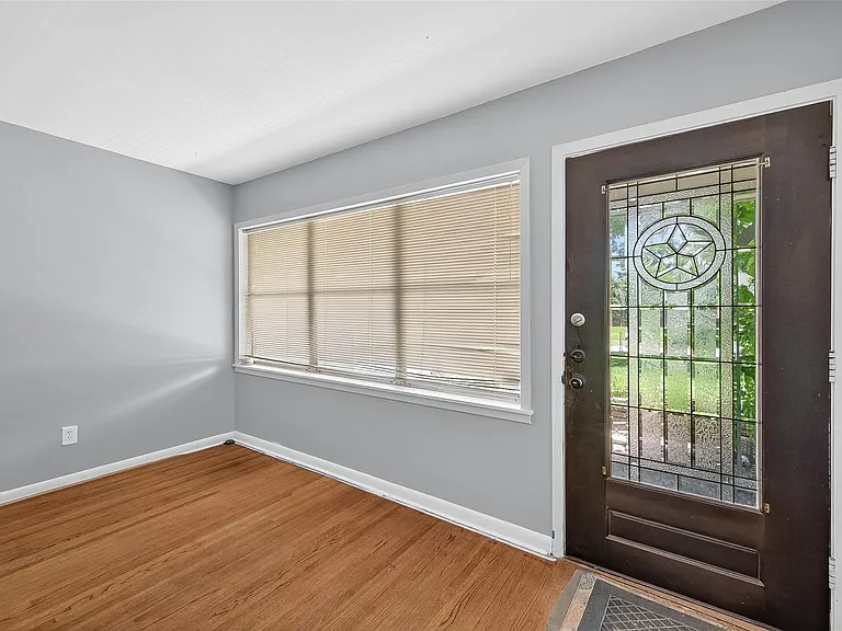 1509 Ronson Rd — Photo 2