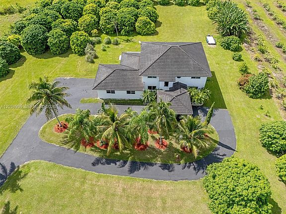 3rd image of 20520 SW 190th St