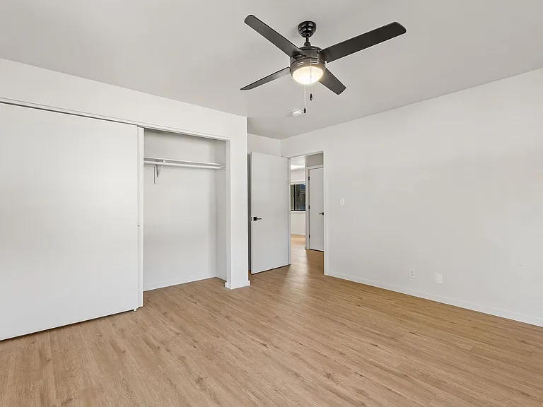 3325 E Lockett Rd — Photo 12