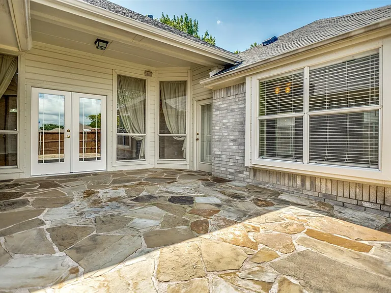 3808 Belton Dr — Photo 3