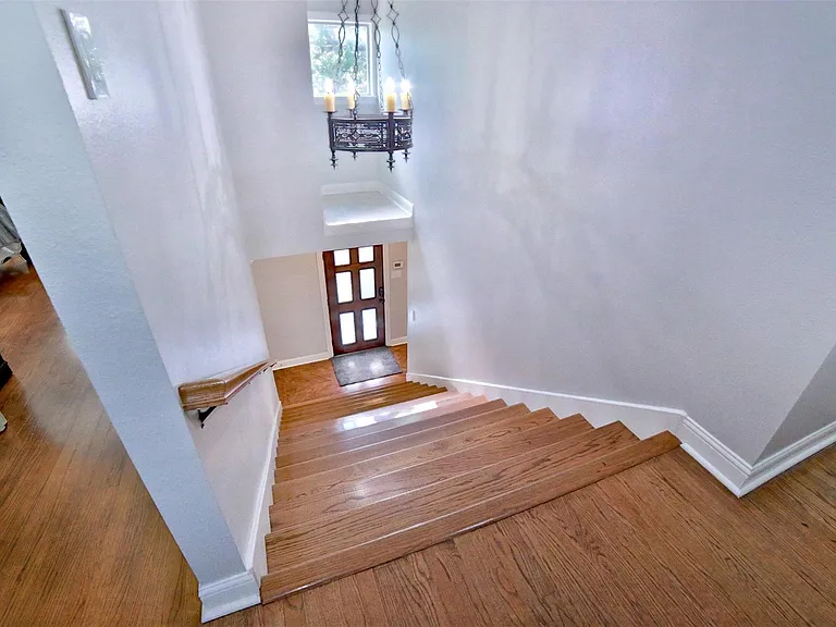 2625 Peckham St — Photo 13