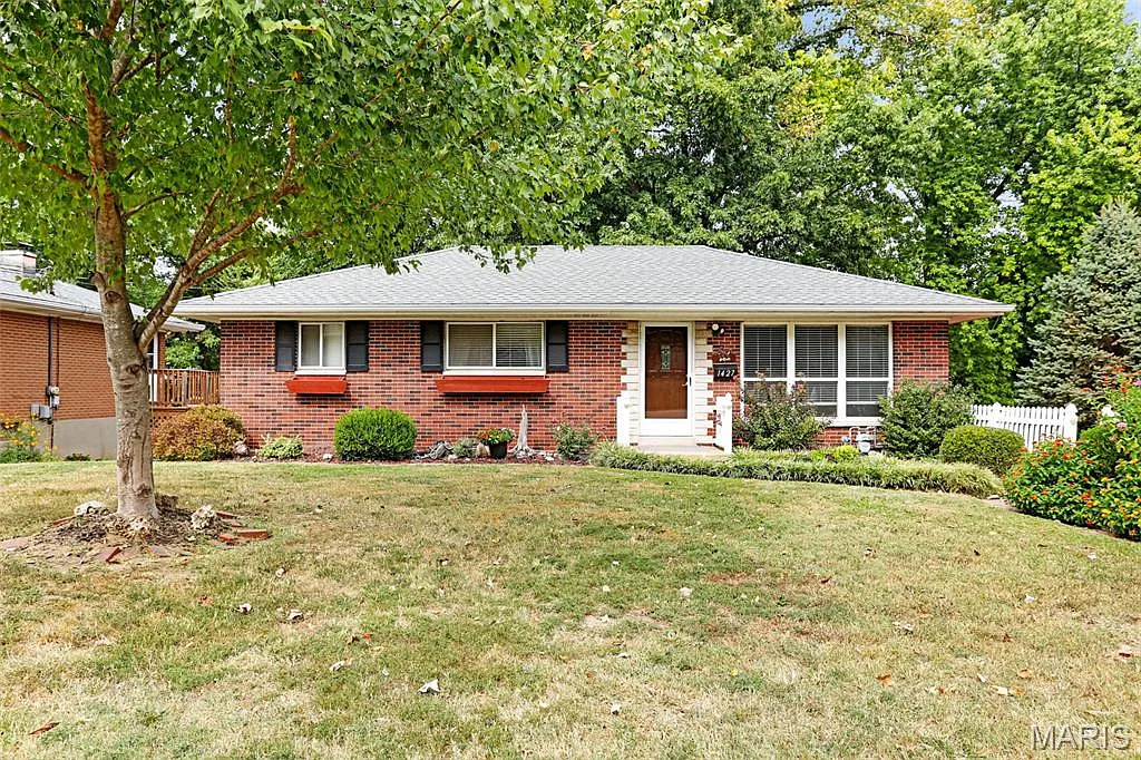 1427 Ladd Ave photo 1