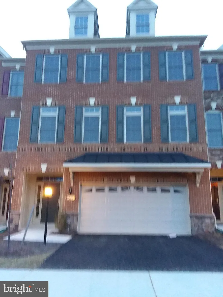 Building Photo - 22595 Windsor Locks Sq