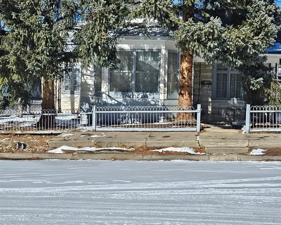 1st image of 414 W 3rd Street
