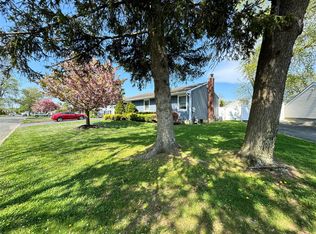 24 Evelyn Dr, Commack, NY 11725
