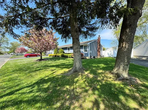24 Evelyn Drive, Commack, NY 11725