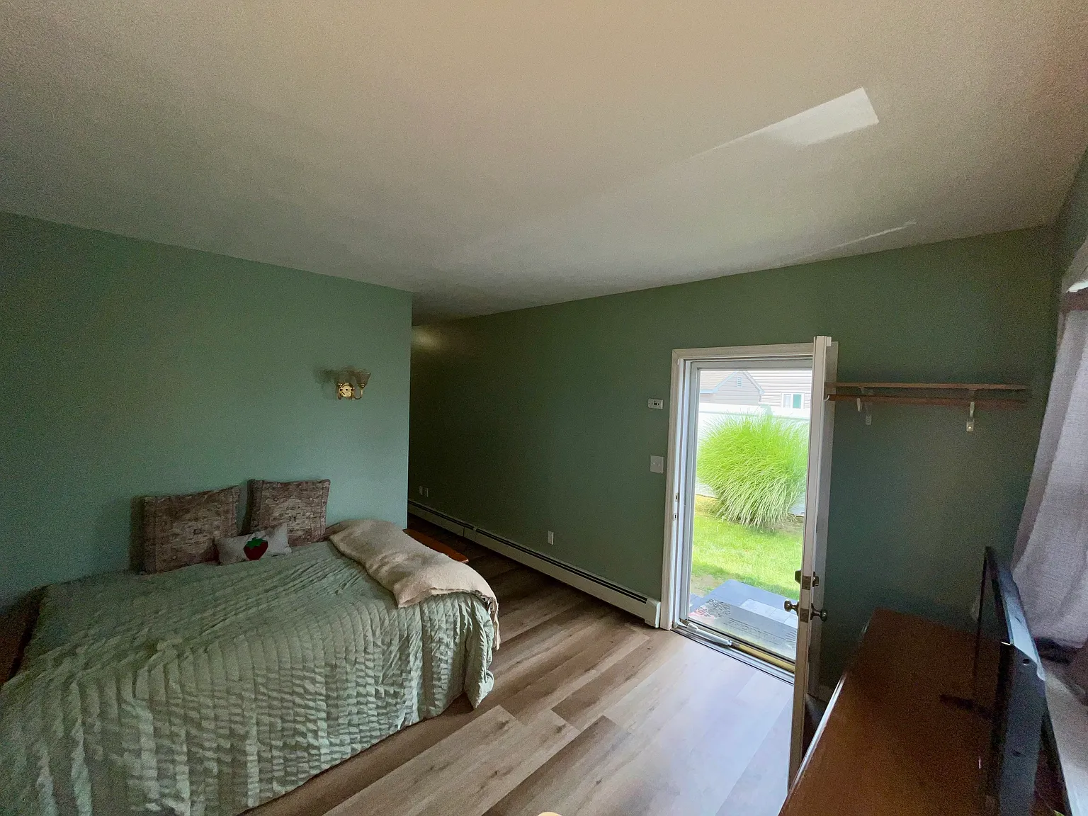 Glide Ln, Holtsville — Photo 2