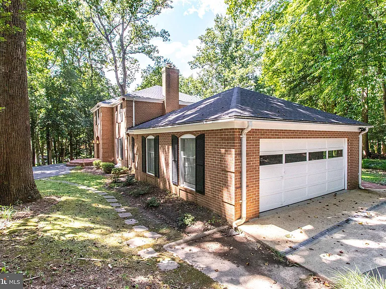 8500 Brook Rd — Photo 46