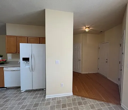 3931 Fountain Village Ln — Photo 10