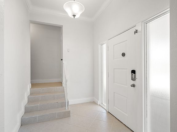 3rd image of 2173 W Vina Del Mar Blvd