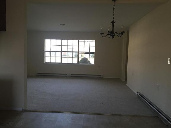 3rd image of 817B Balmoral Ct