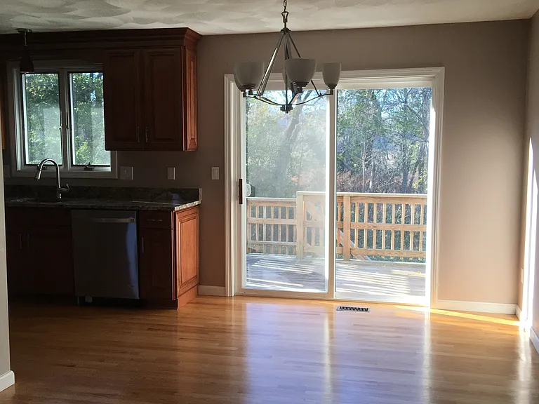 1081 Main St — Photo 3