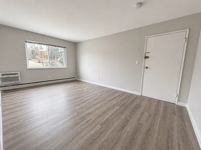 1056 Delta Ave #1 — Photo 3
