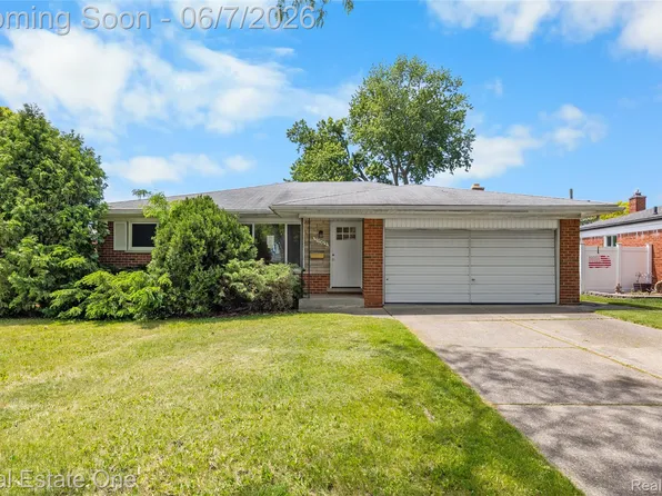 29903 Blossom Ln, Warren, MI 48088