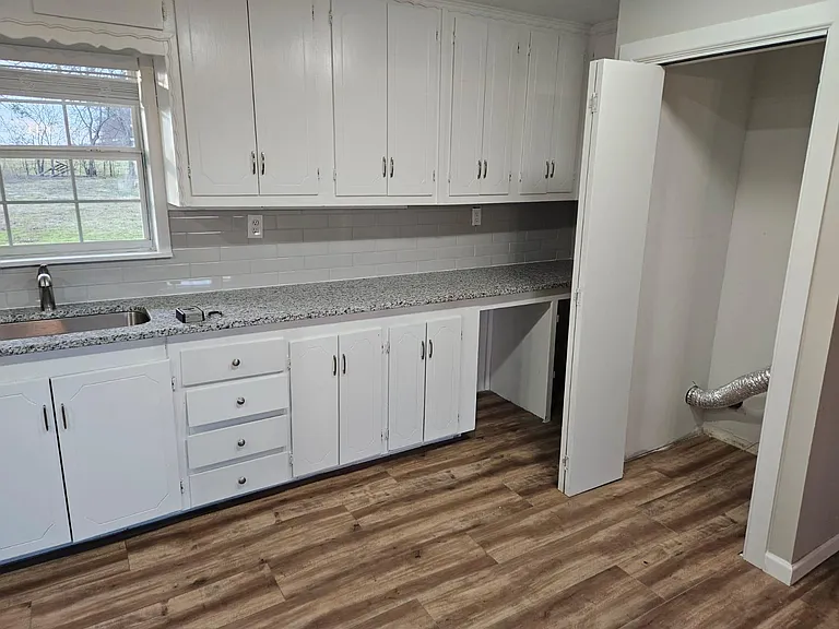 202 McElroy St — Photo 24