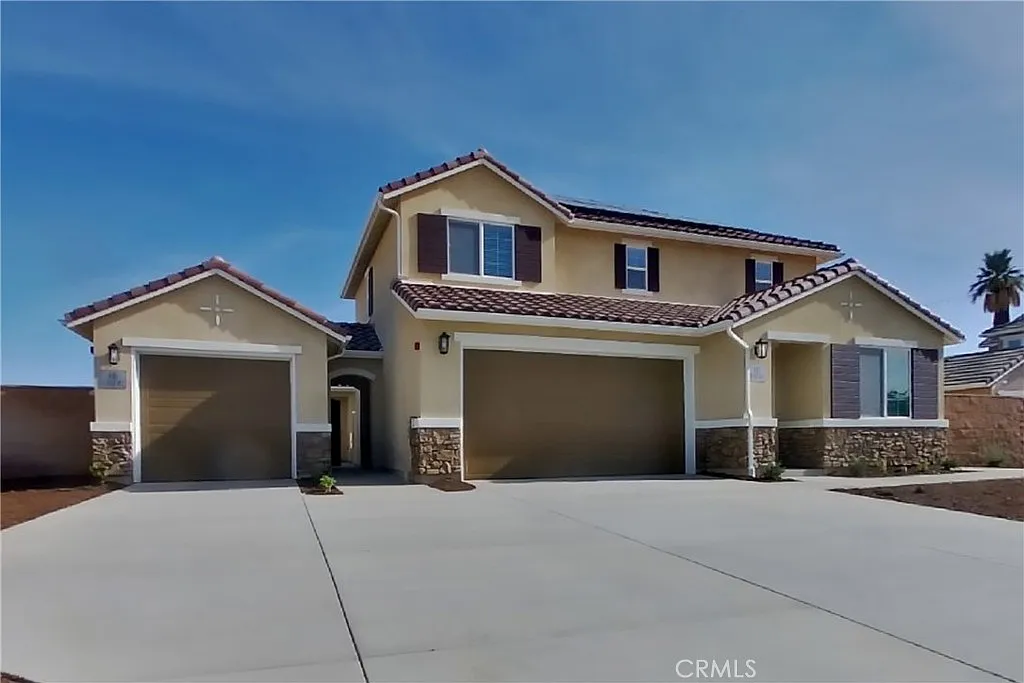 3 bed, 1176 sqft, $3,649 — Photo 1