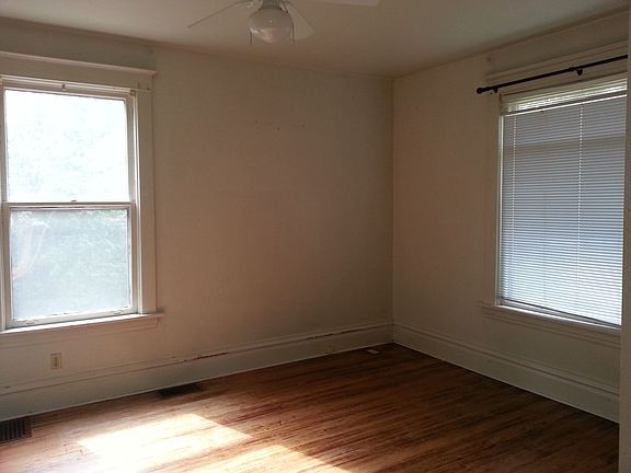 5th image of 1211 E Burlington St #1211