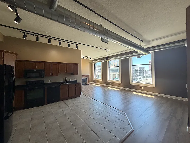 400 N Main St #320 — Photo 3