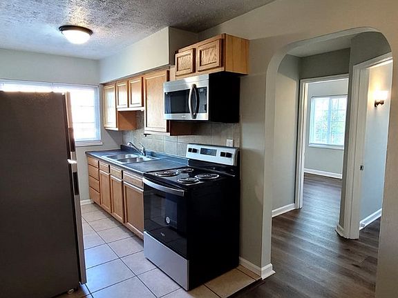 5th image of 523 Hadley Ave APT 1
