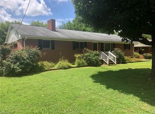 820 Fairview Dr, Lexington, NC 27292