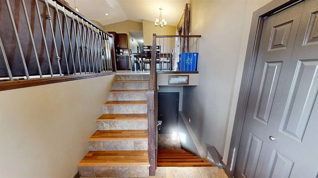 3 bed, 1.0 bath, 1135 sqft, $1,800 — Photo 2