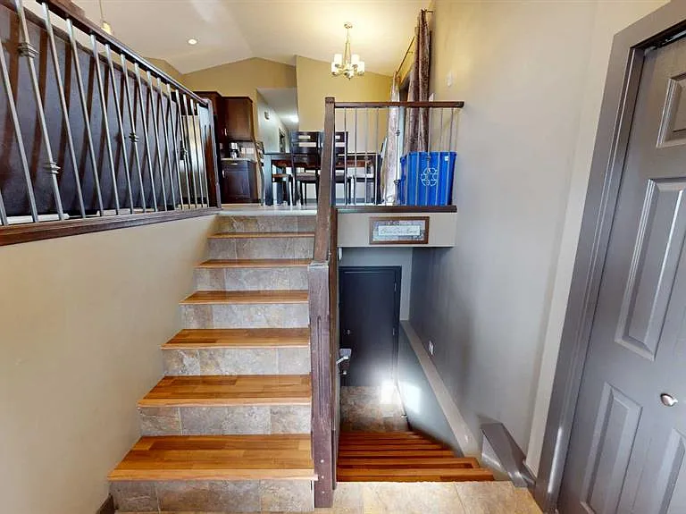 7022 A 90th St #B — Photo 2